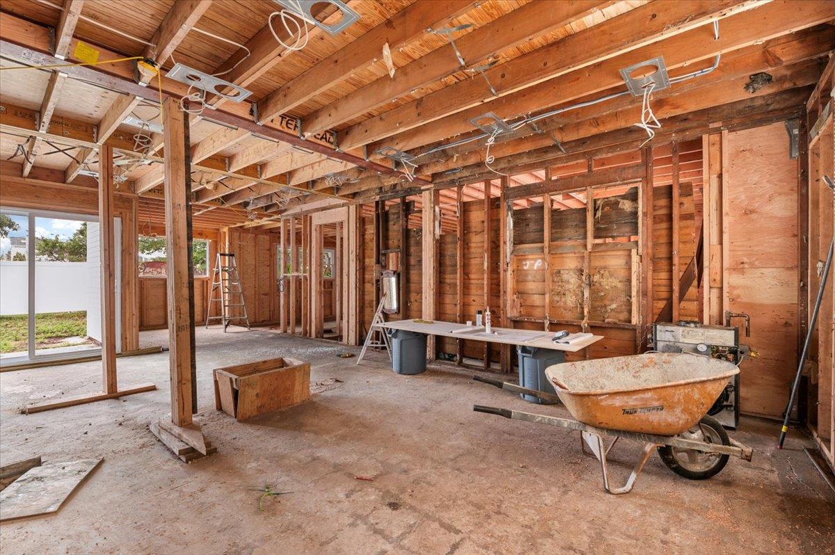 130 E Carmans Road, Farmingdale, NY 11735