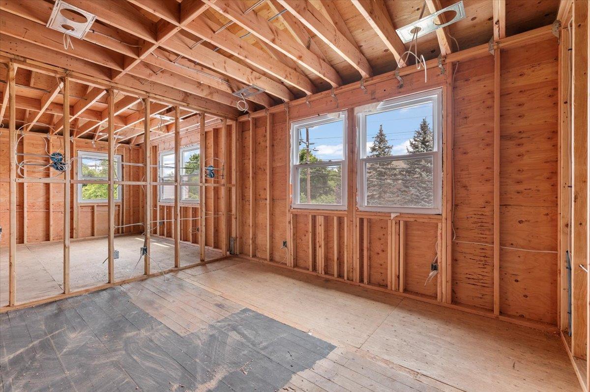 130 E Carmans Road, Farmingdale, NY 11735