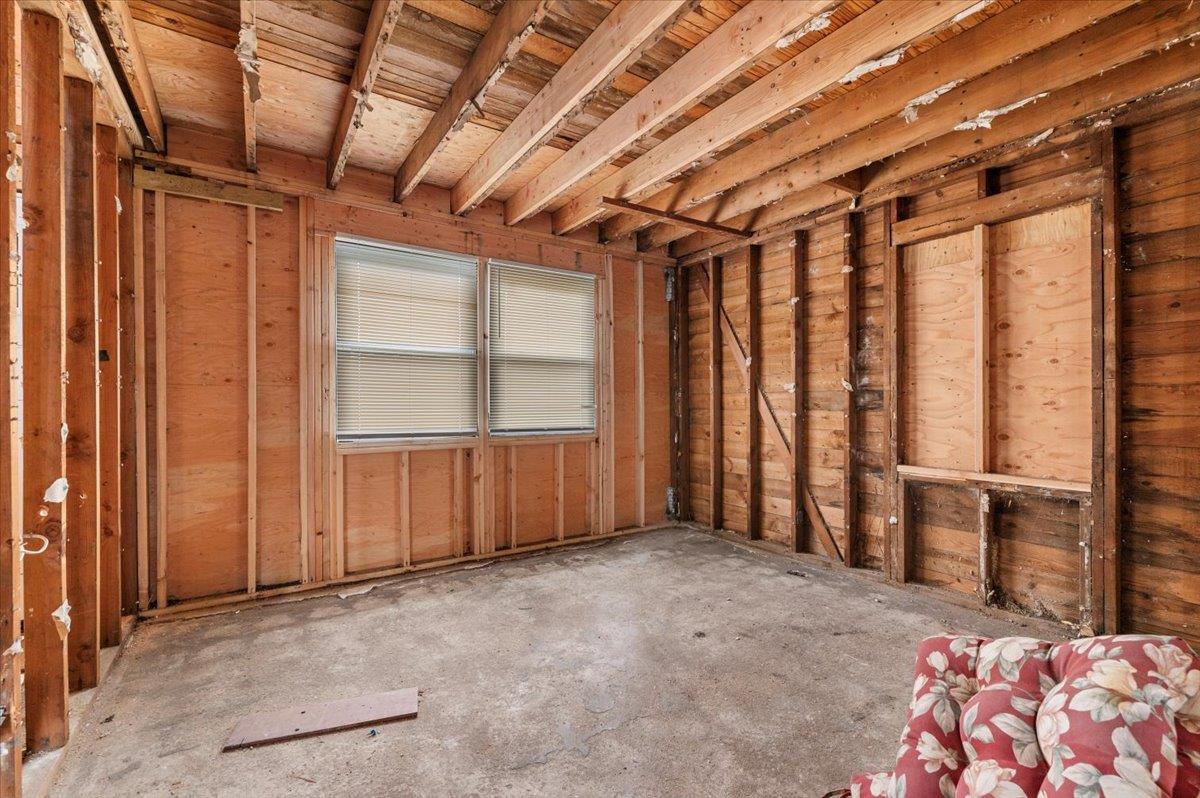 130 E Carmans Road, Farmingdale, NY 11735