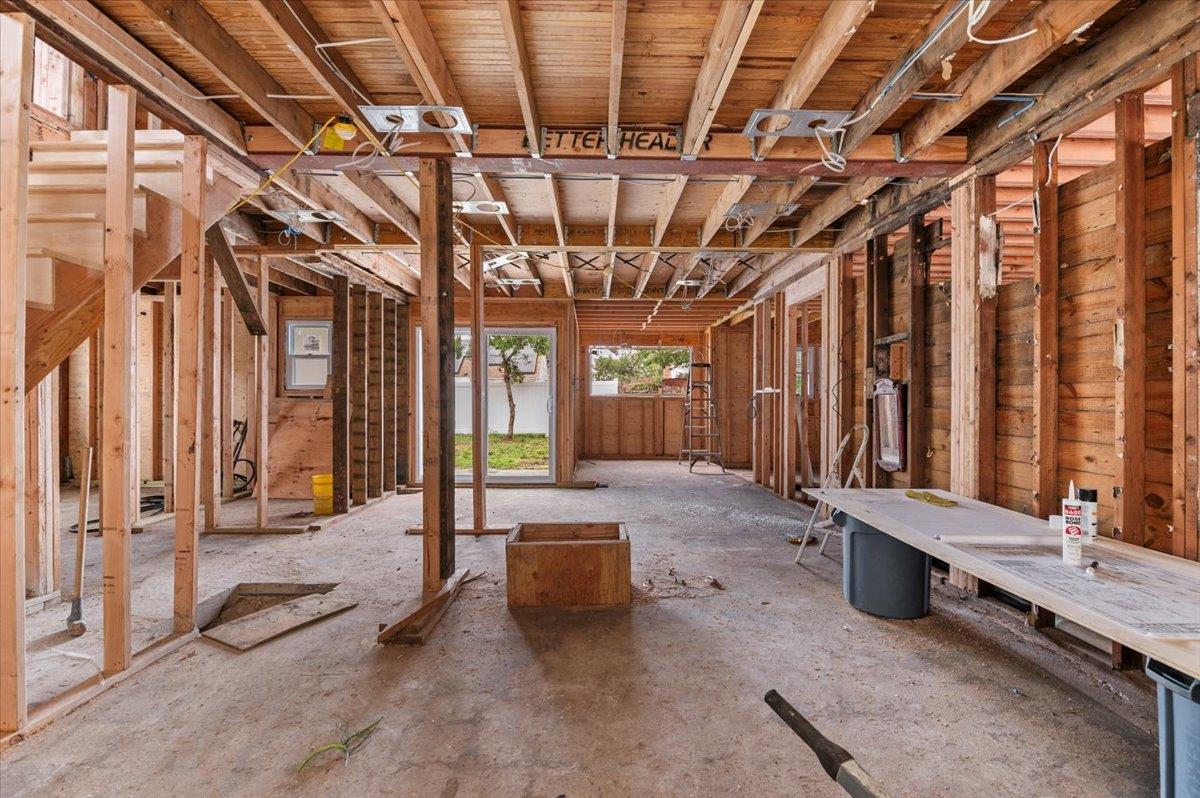 130 E Carmans Road, Farmingdale, NY 11735