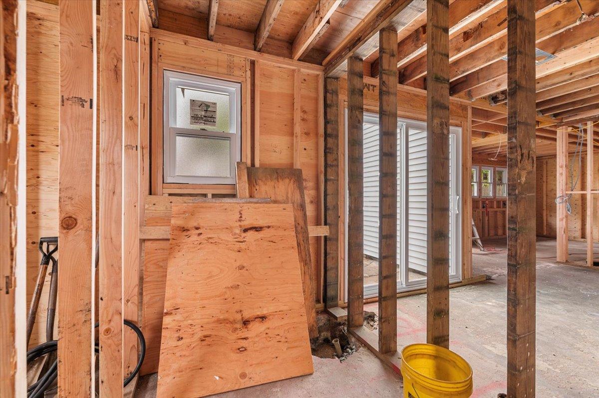 130 E Carmans Road, Farmingdale, NY 11735