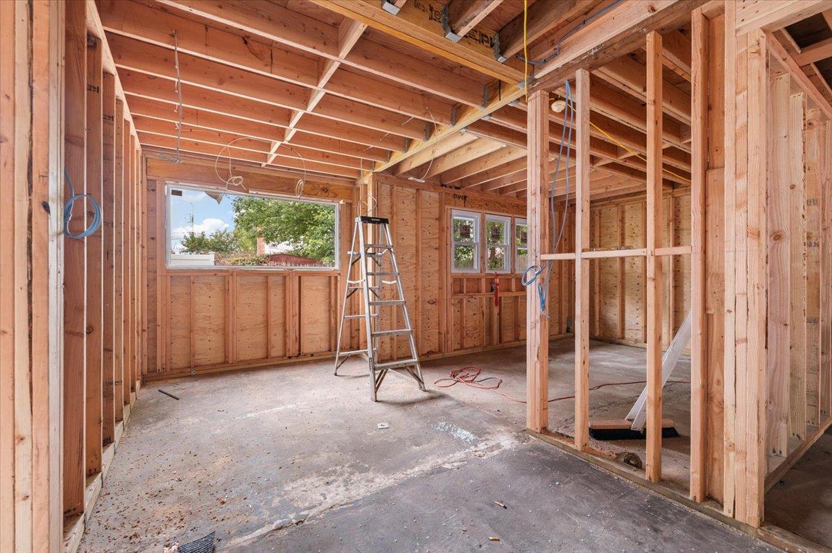 130 E Carmans Road, Farmingdale, NY 11735