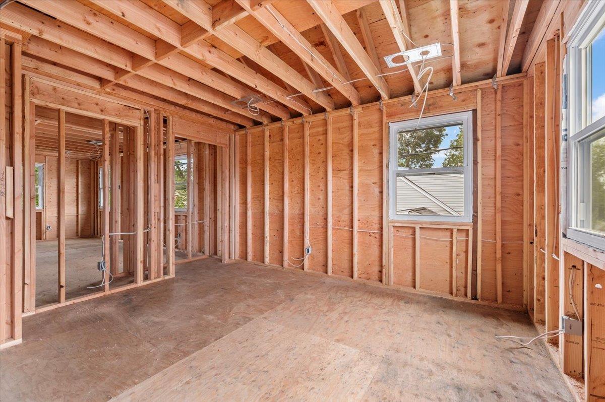 130 E Carmans Road, Farmingdale, NY 11735