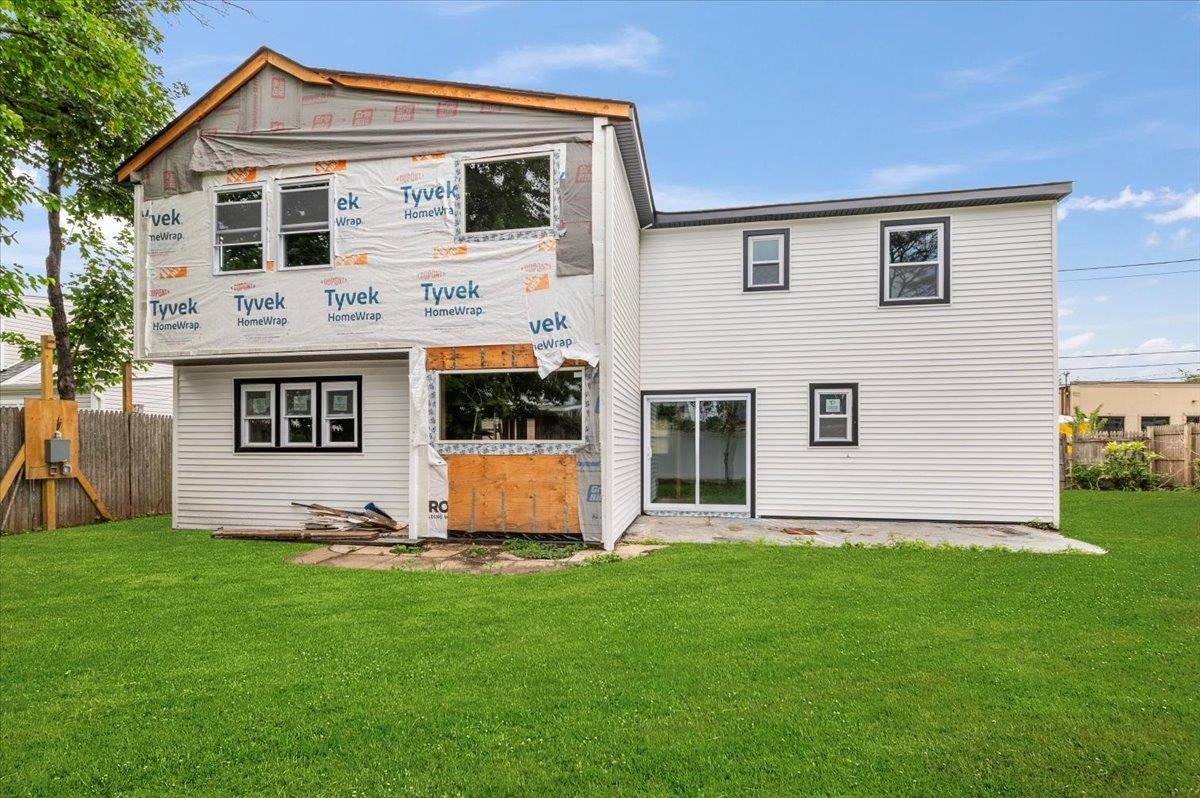 130 E Carmans Road, Farmingdale, NY 11735