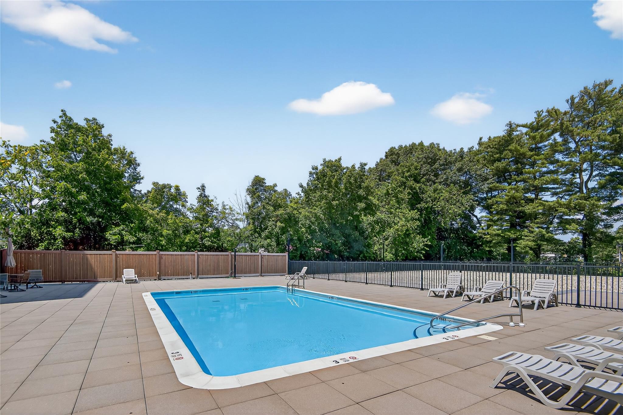 175 Maple Avenue # 5G, Westbury, NY 11590