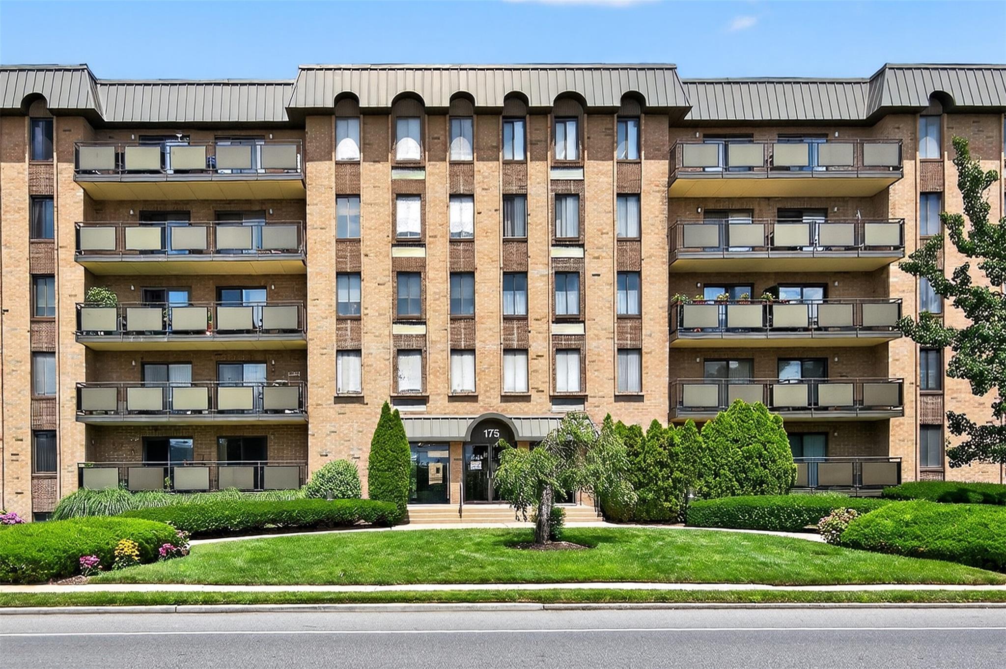 175 Maple Avenue # 5G, Westbury, NY 11590