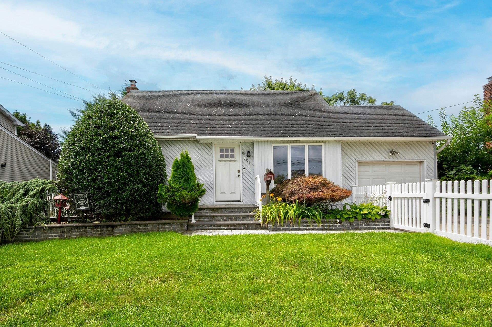 391 31st Street, Lindenhurst, NY 11757