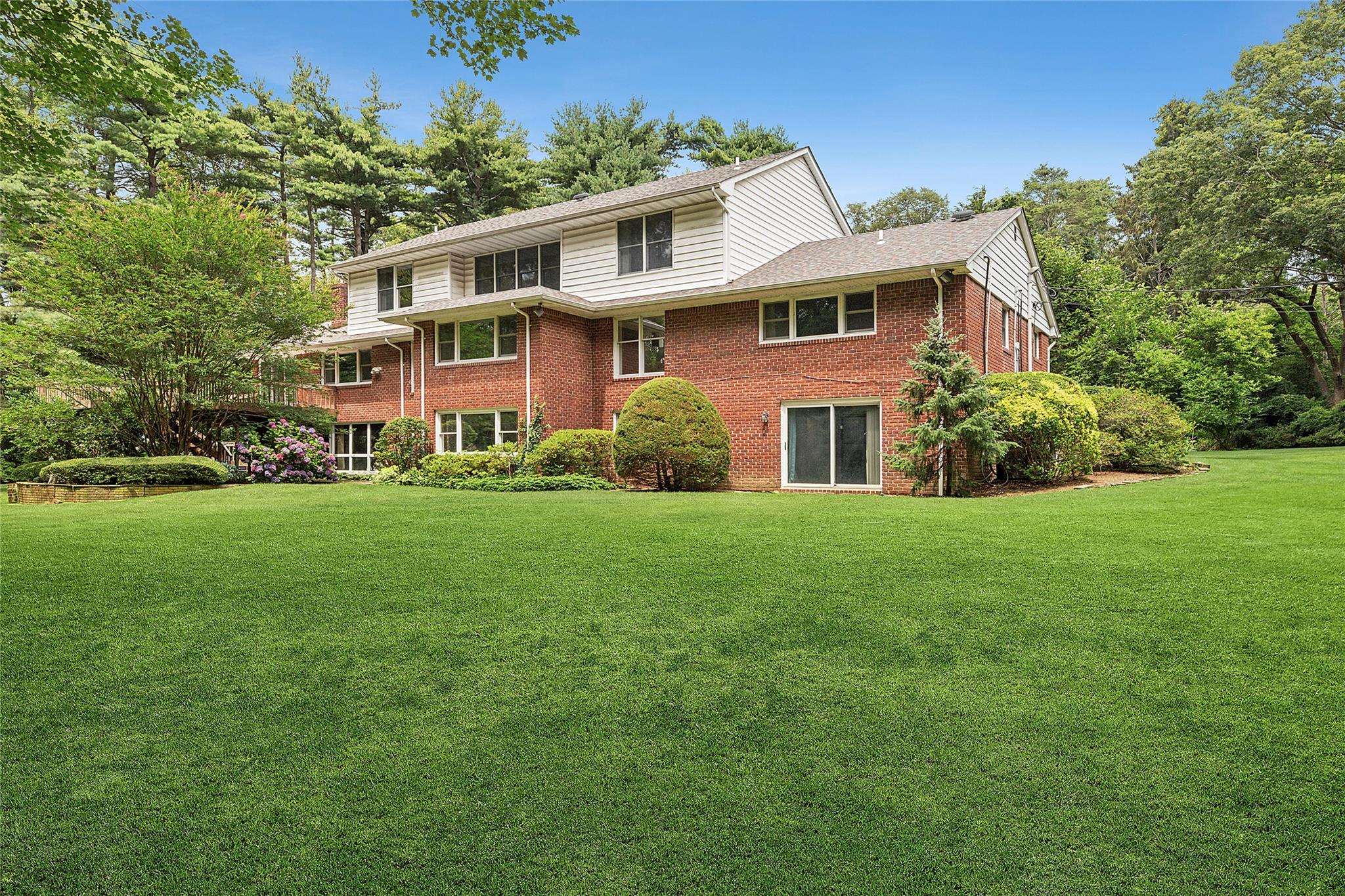 14 Pheasant Hill Lane, Old Brookville, NY 11545