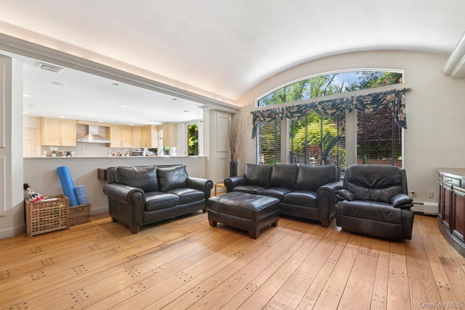 328 W Ivy Hill Road, Woodsburgh, NY 11598