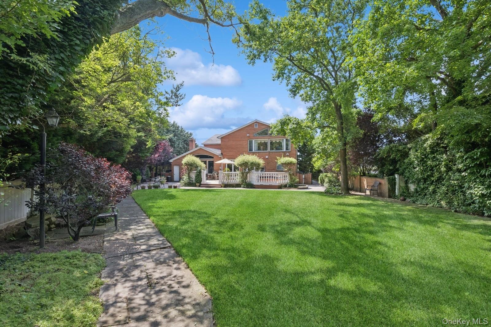 328 W Ivy Hill Road, Woodsburgh, NY 11598