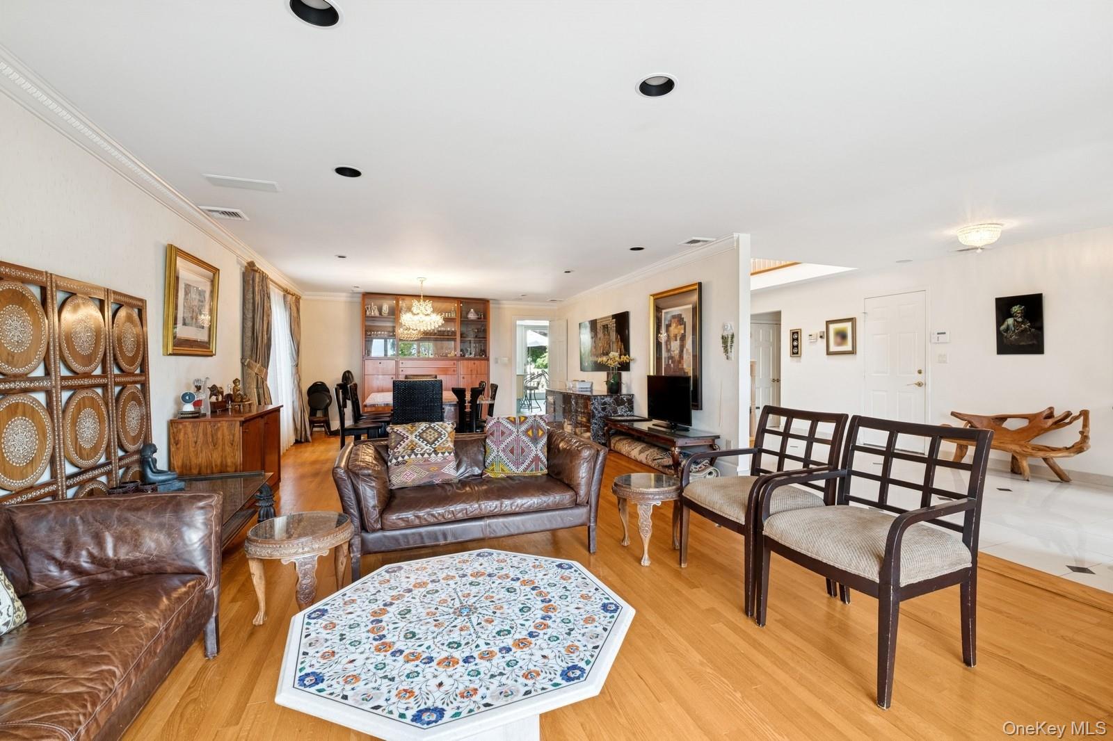 328 W Ivy Hill Road, Woodsburgh, NY 11598