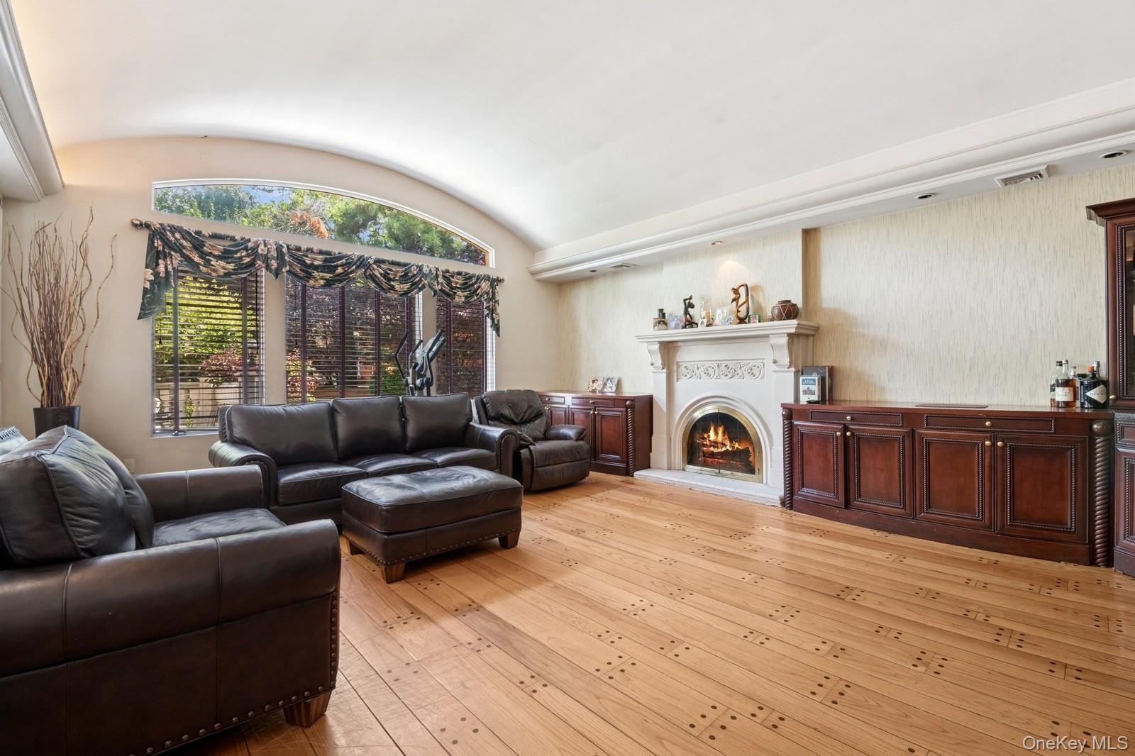 328 W Ivy Hill Road, Woodsburgh, NY 11598