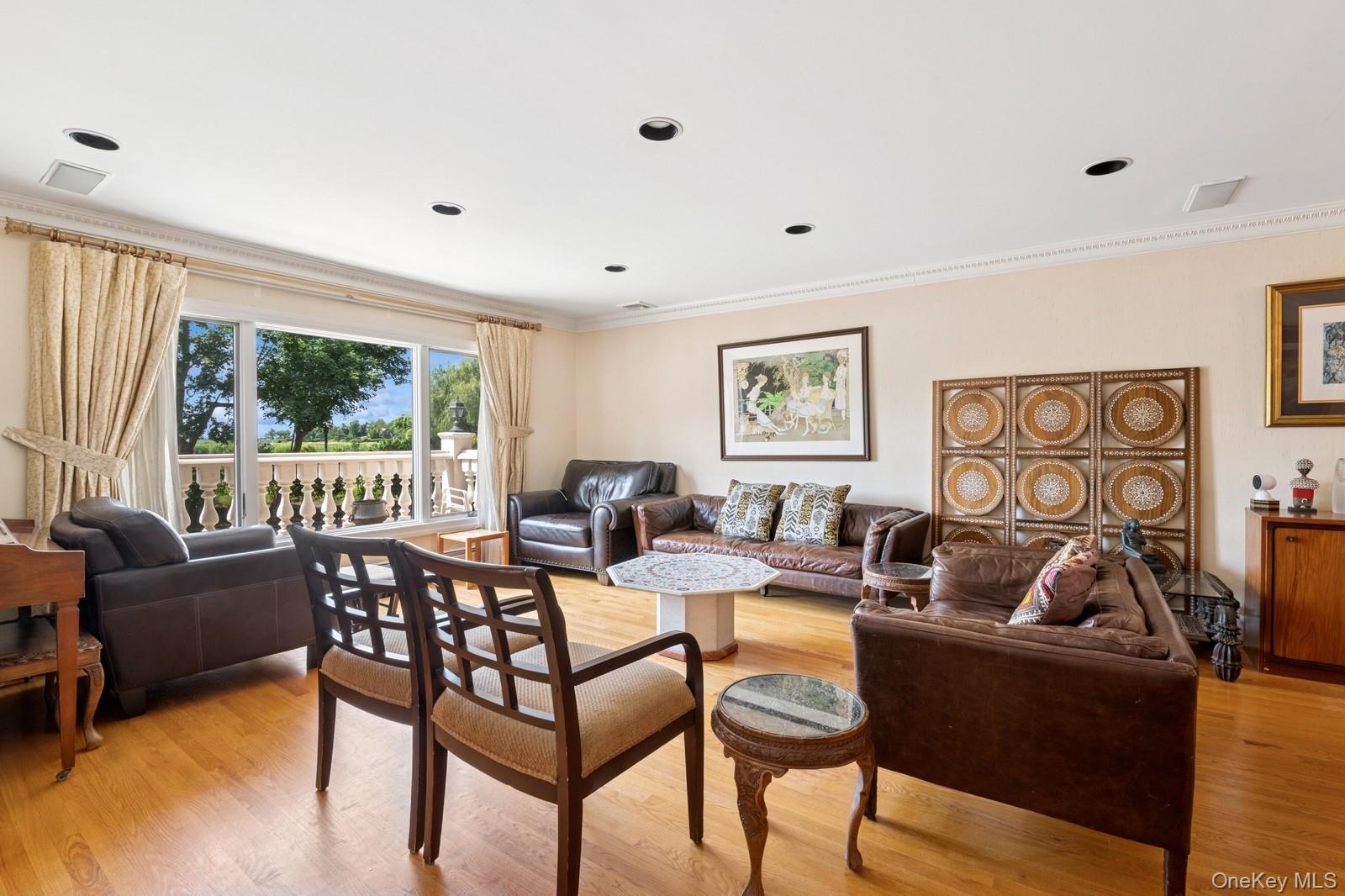 328 W Ivy Hill Road, Woodsburgh, NY 11598