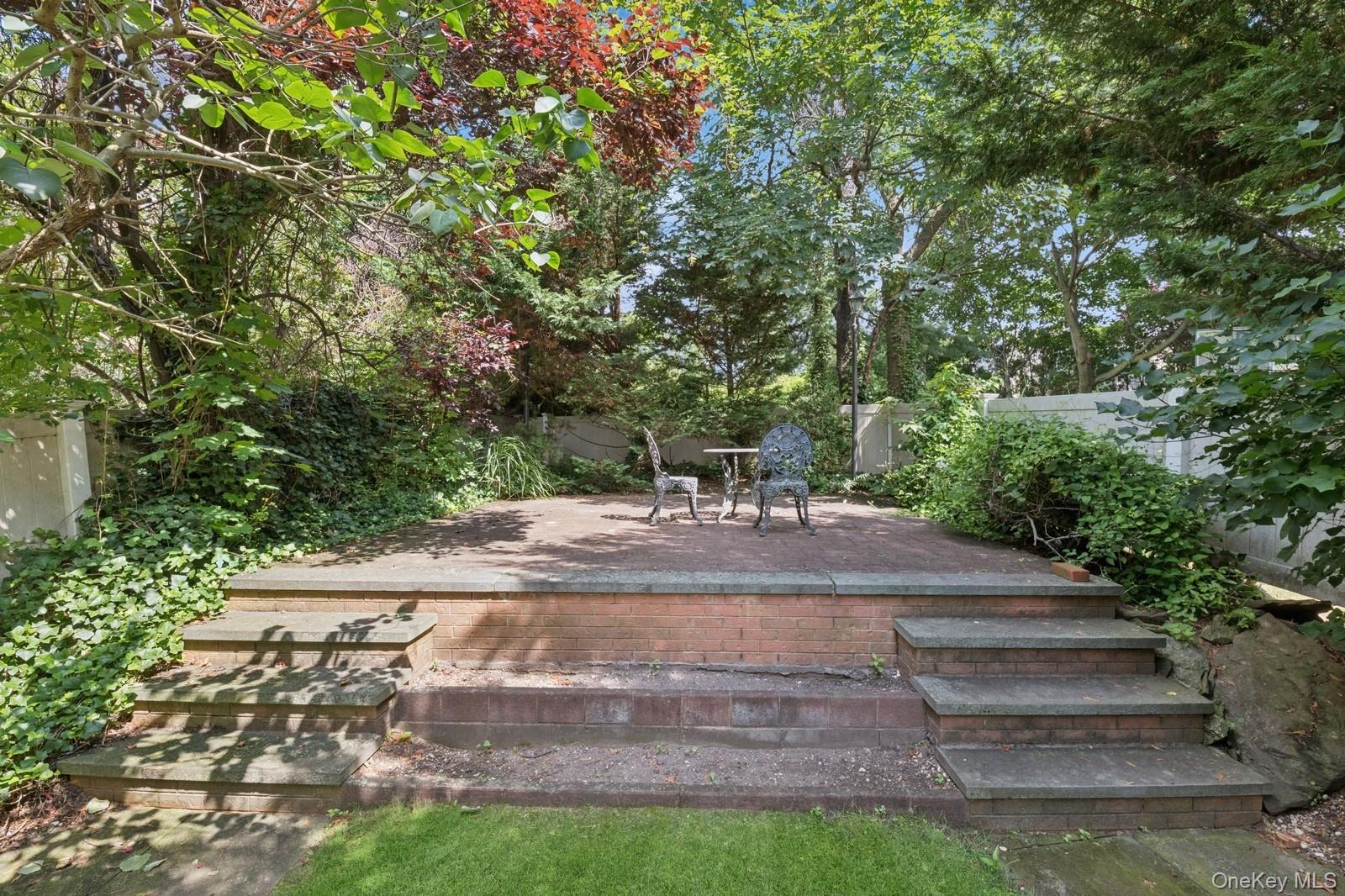 328 W Ivy Hill Road, Woodsburgh, NY 11598