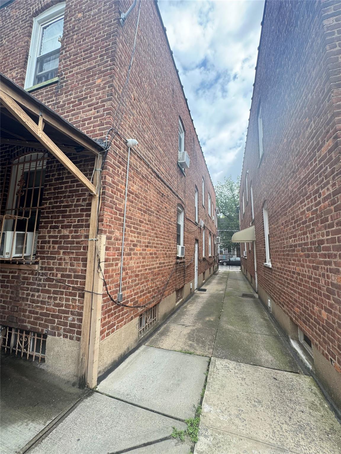 88-16 85th Street, Woodhaven, NY 11421