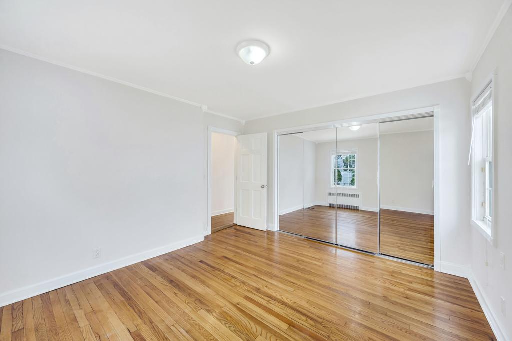 890 Polk Avenue, Franklin Square, NY 11010