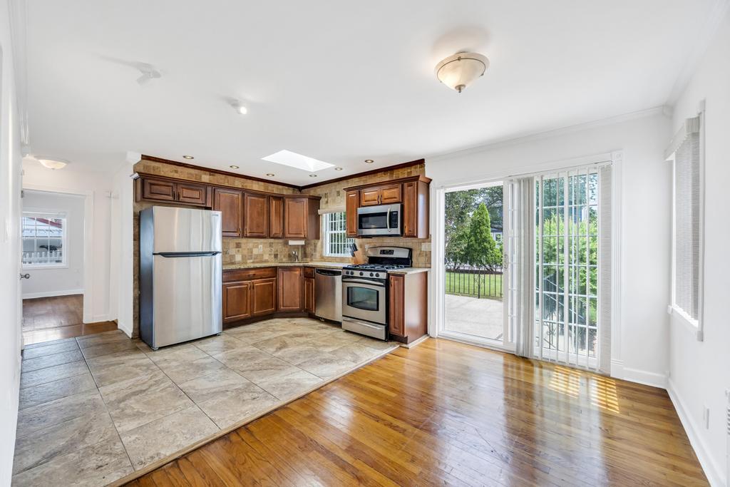 890 Polk Avenue, Franklin Square, NY 11010