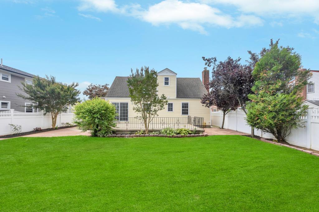 890 Polk Avenue, Franklin Square, NY 11010