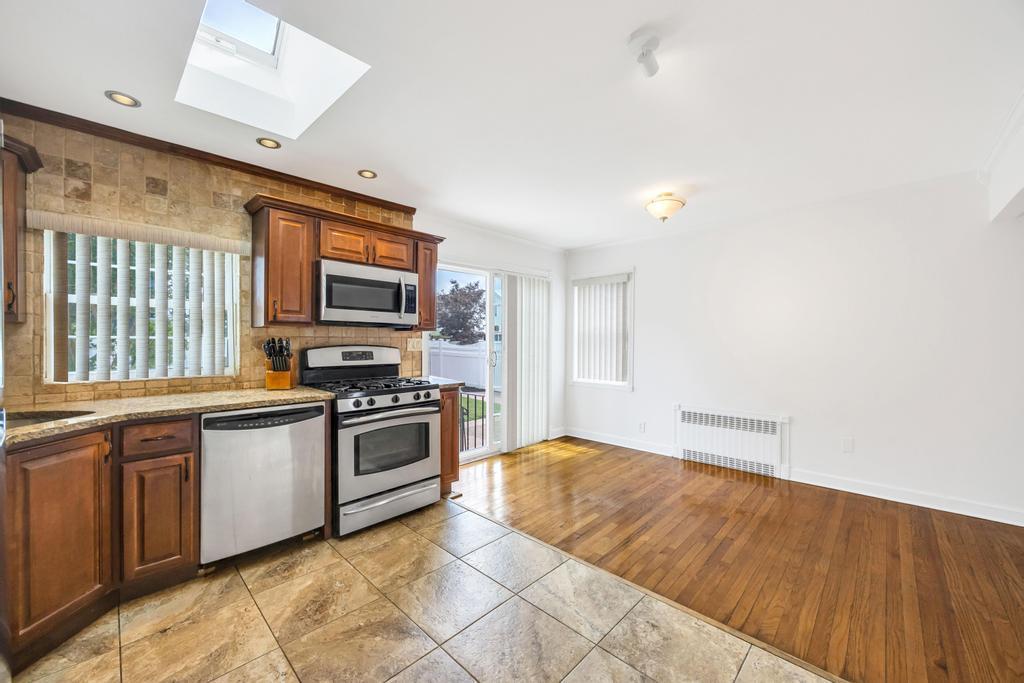 890 Polk Avenue, Franklin Square, NY 11010