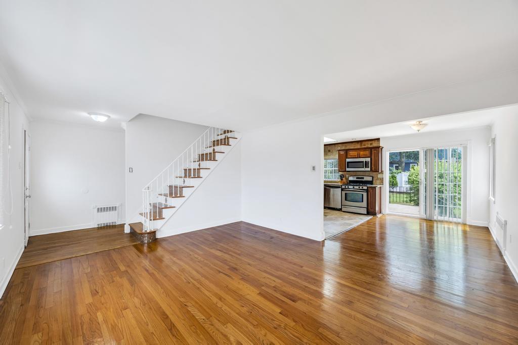 890 Polk Avenue, Franklin Square, NY 11010