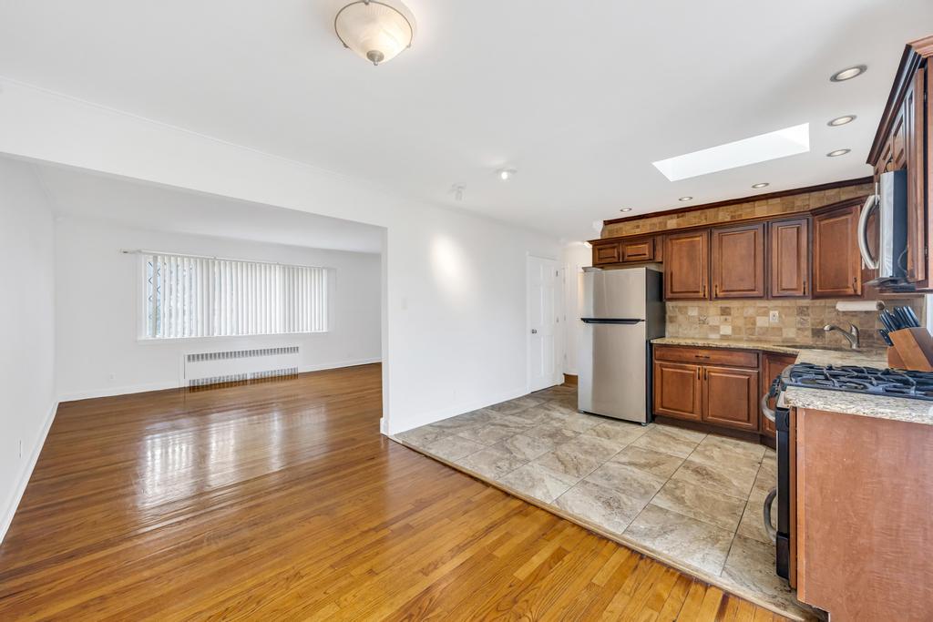 890 Polk Avenue, Franklin Square, NY 11010