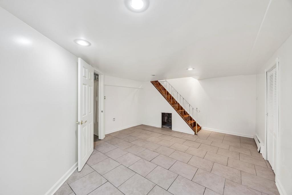 890 Polk Avenue, Franklin Square, NY 11010