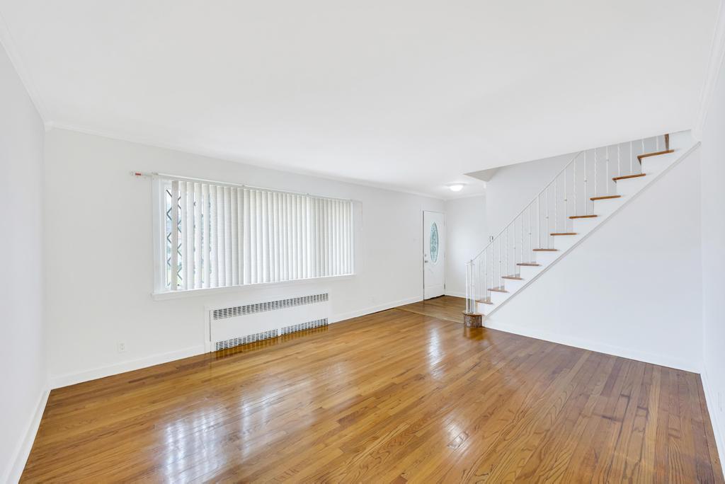 890 Polk Avenue, Franklin Square, NY 11010