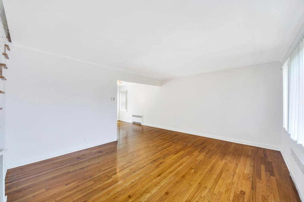 890 Polk Avenue, Franklin Square, NY 11010