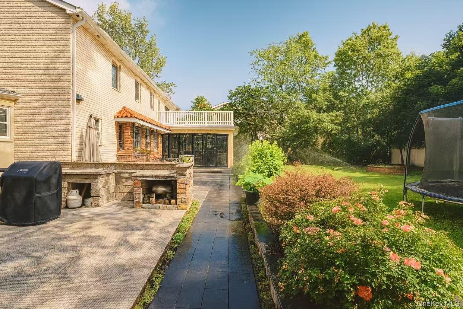 26 Birchdale Lane, Port Washington, NY 11050