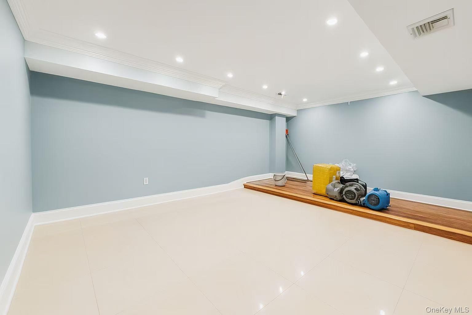 26 Birchdale Lane, Port Washington, NY 11050