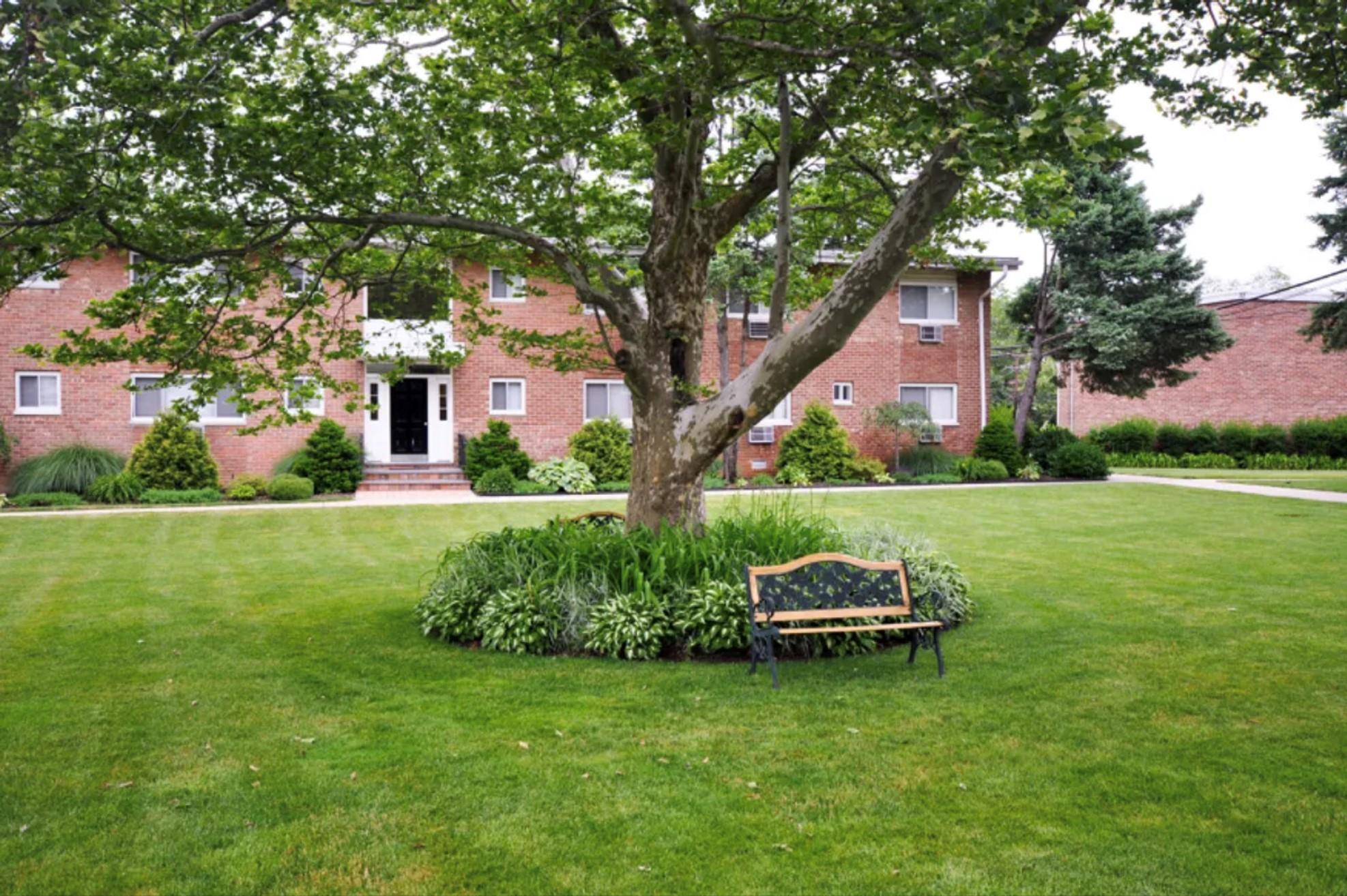 7 Wildwood Gardens # C1, Port Washington, NY 11050