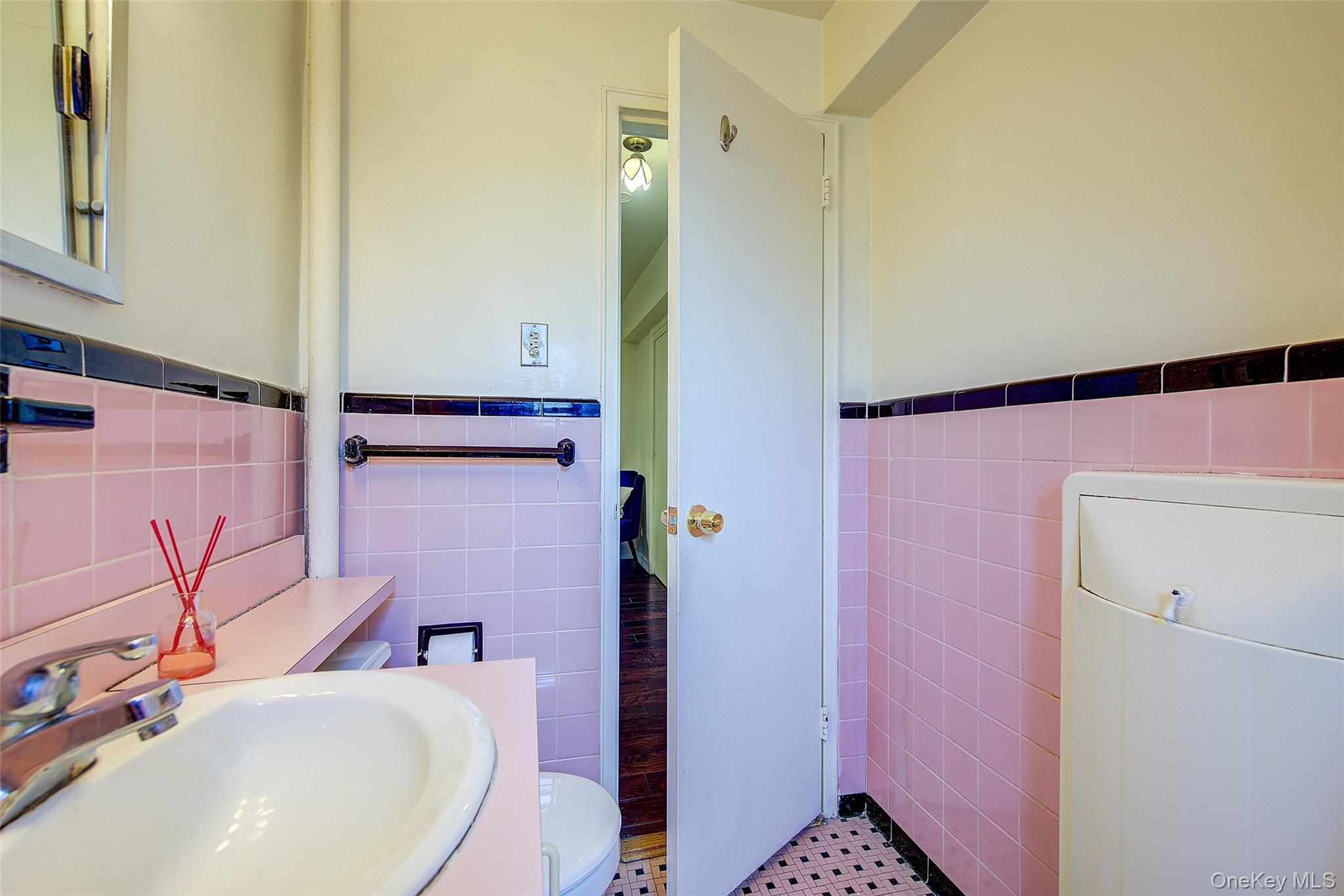 144-60 Gravett Road # 4J, Kew Garden Hills, NY 11367