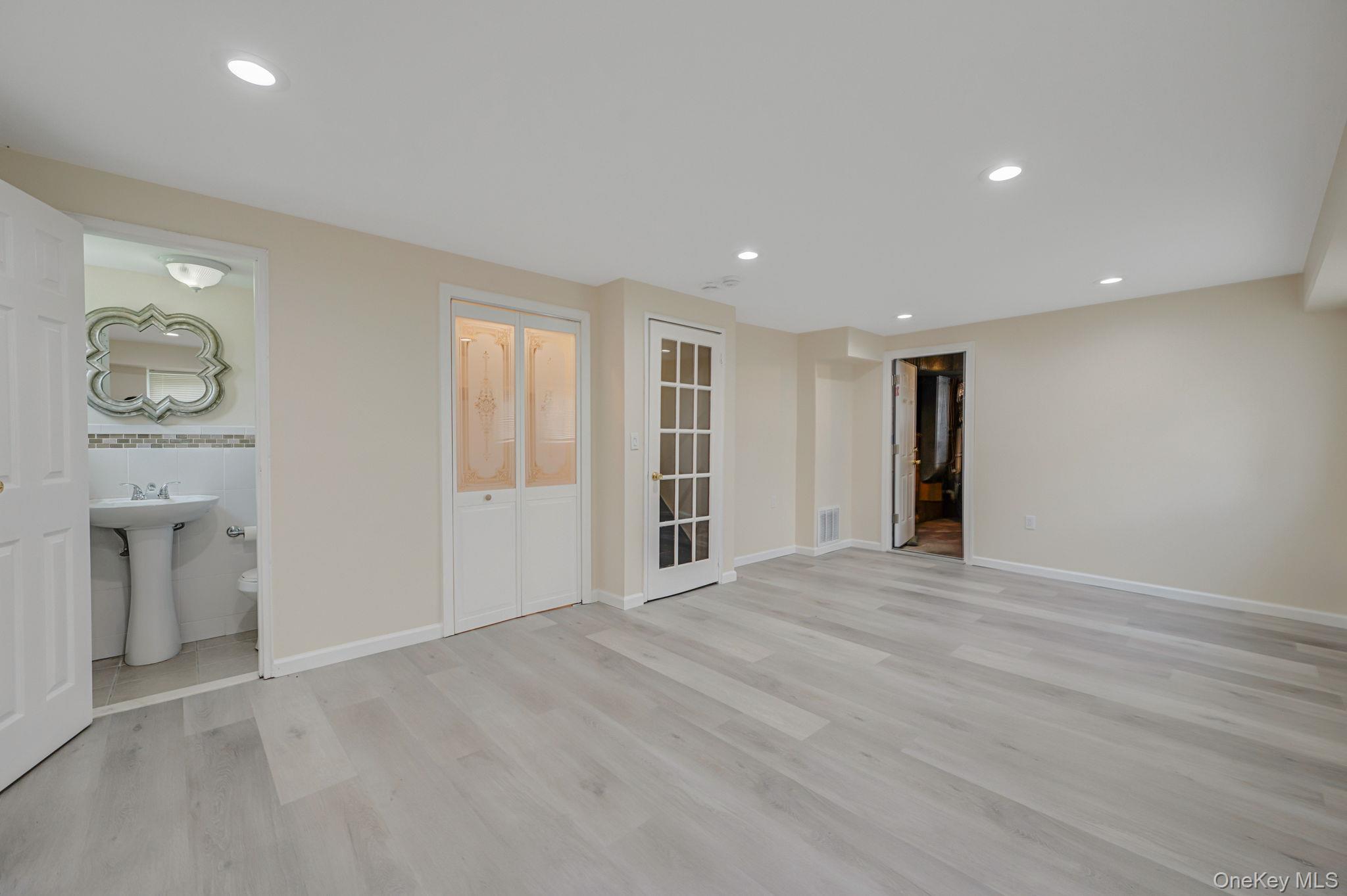 10 Laurie Road, Brentwood, NY 11717