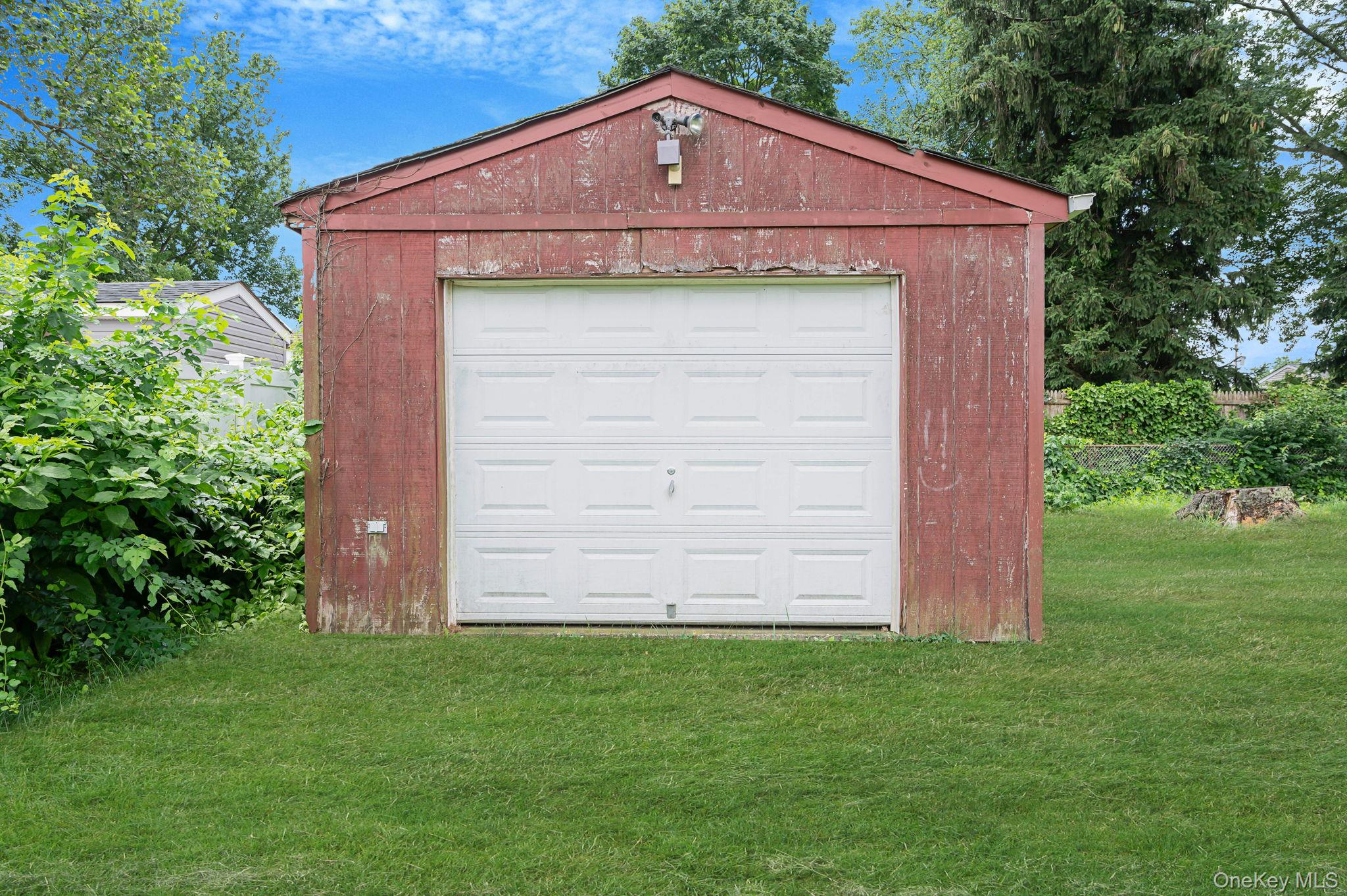 10 Laurie Road, Brentwood, NY 11717