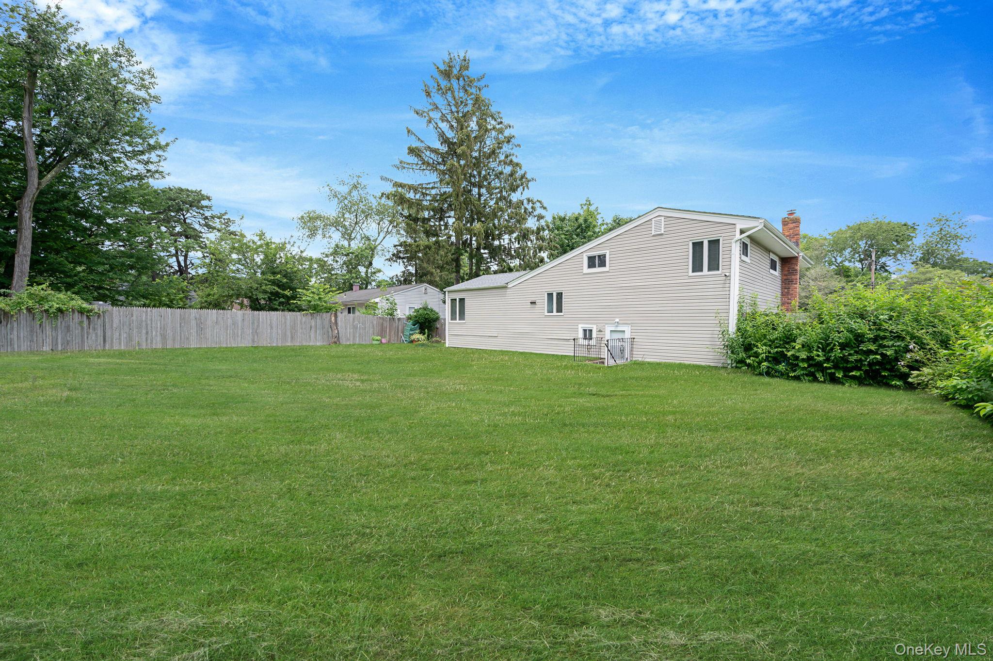 10 Laurie Road, Brentwood, NY 11717