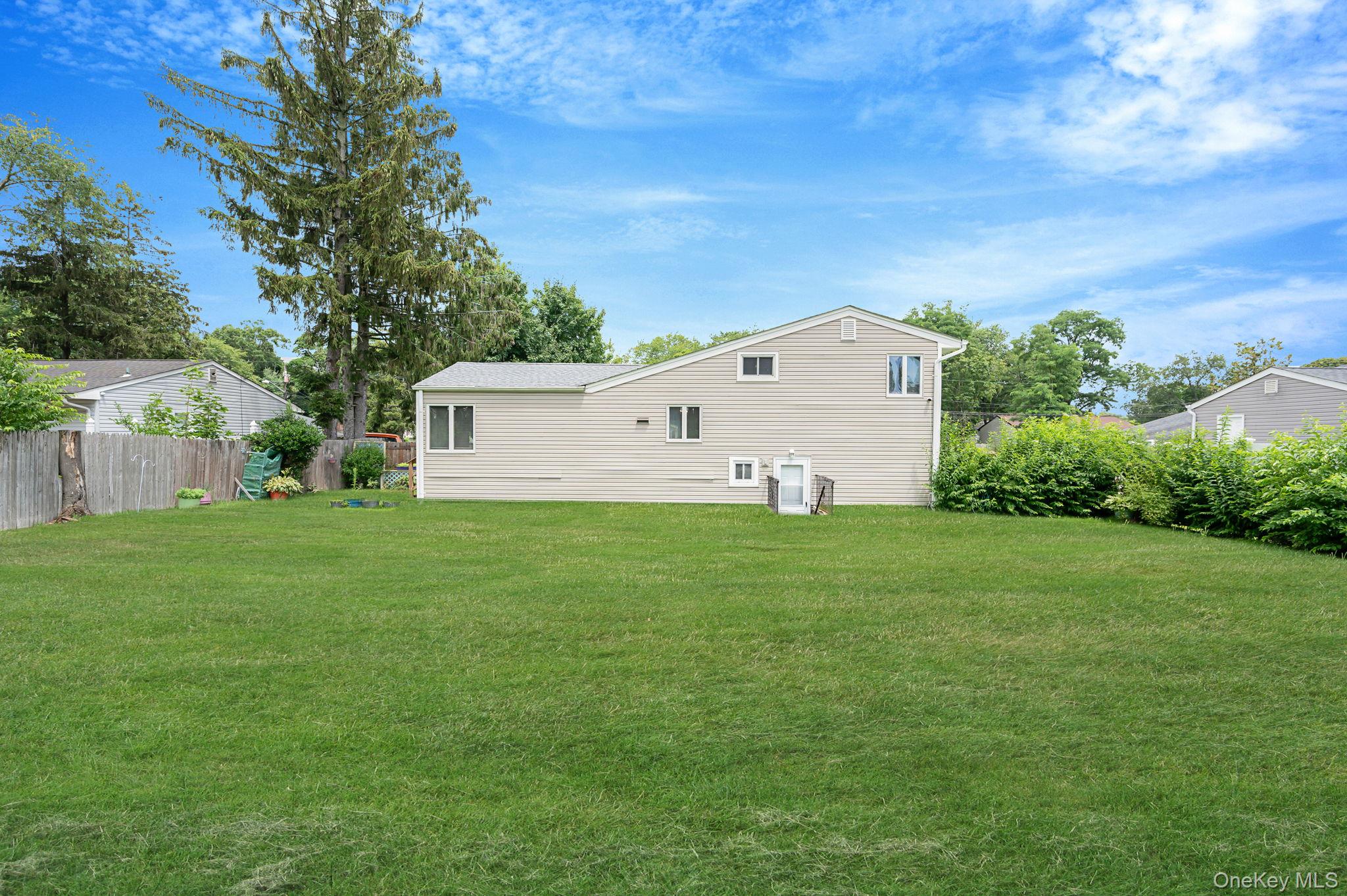 10 Laurie Road, Brentwood, NY 11717