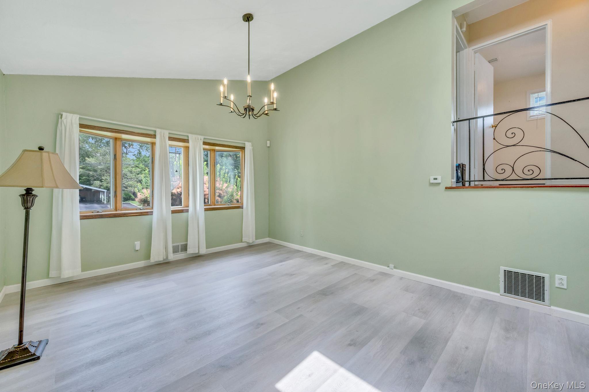 10 Laurie Road, Brentwood, NY 11717