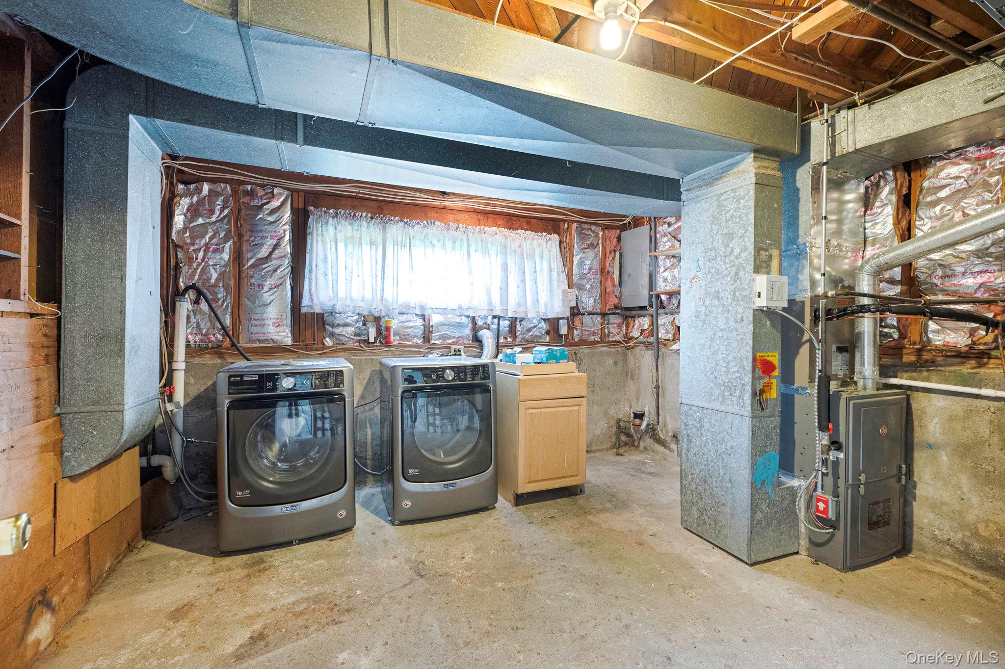 10 Laurie Road, Brentwood, NY 11717