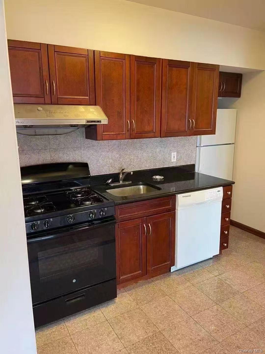 8827 53 rd Avenue # 2R, Elmhurst, NY 11373