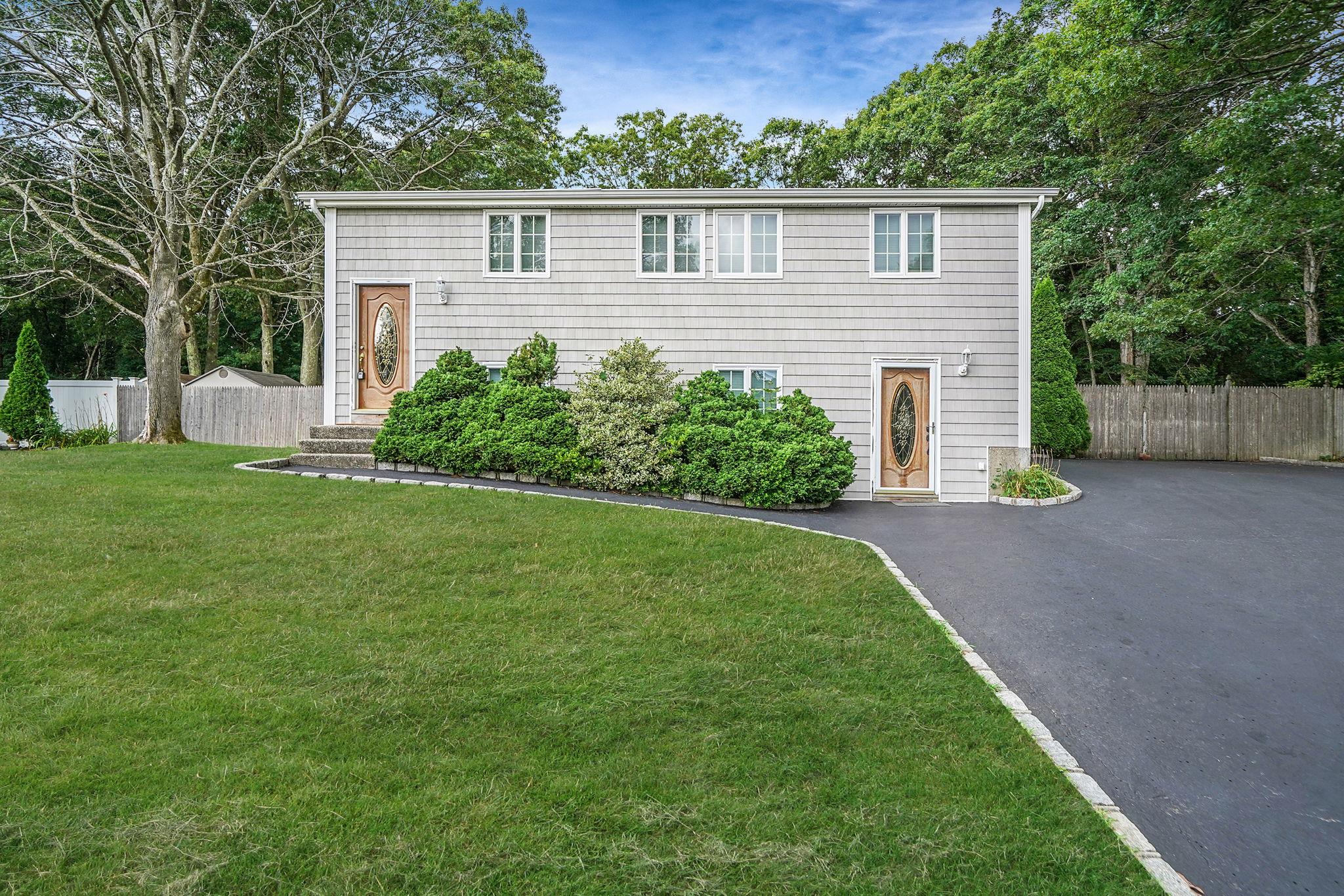 62 Fireside Lane, East Setauket, NY 11733