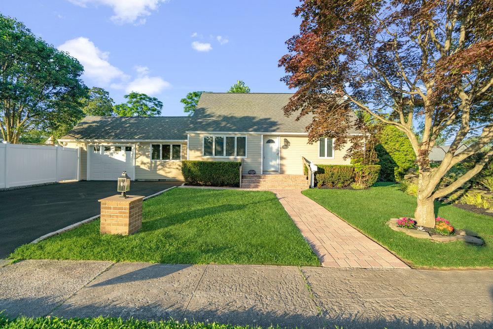 493 17th Street, West Babylon, NY 11704