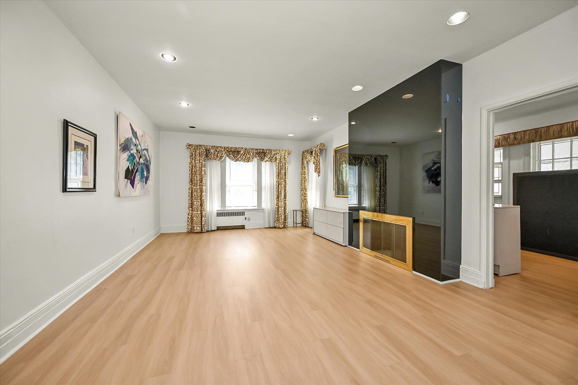 115 Central Avenue, Lawrence, NY 11559