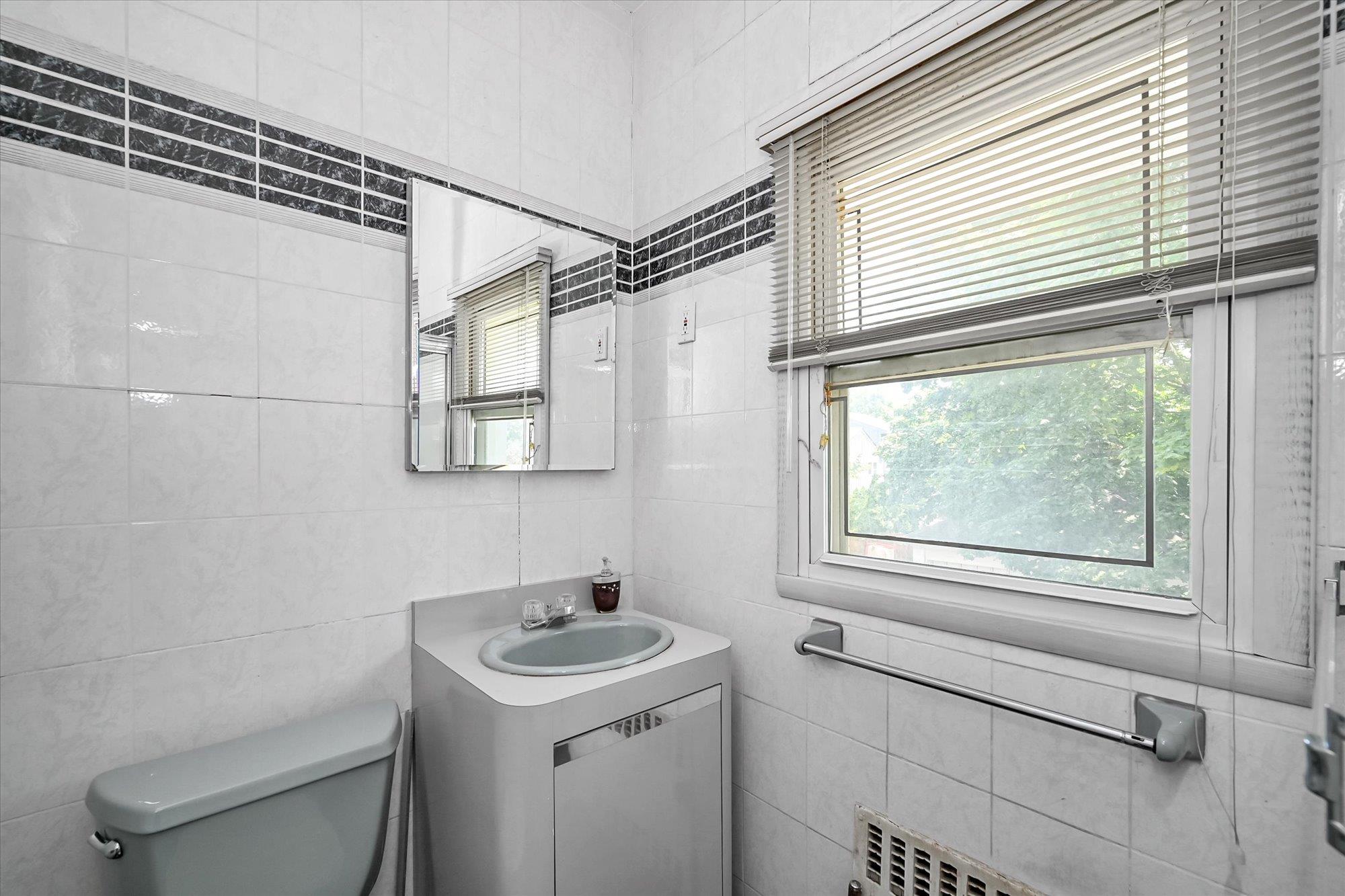 115 Central Avenue, Lawrence, NY 11559