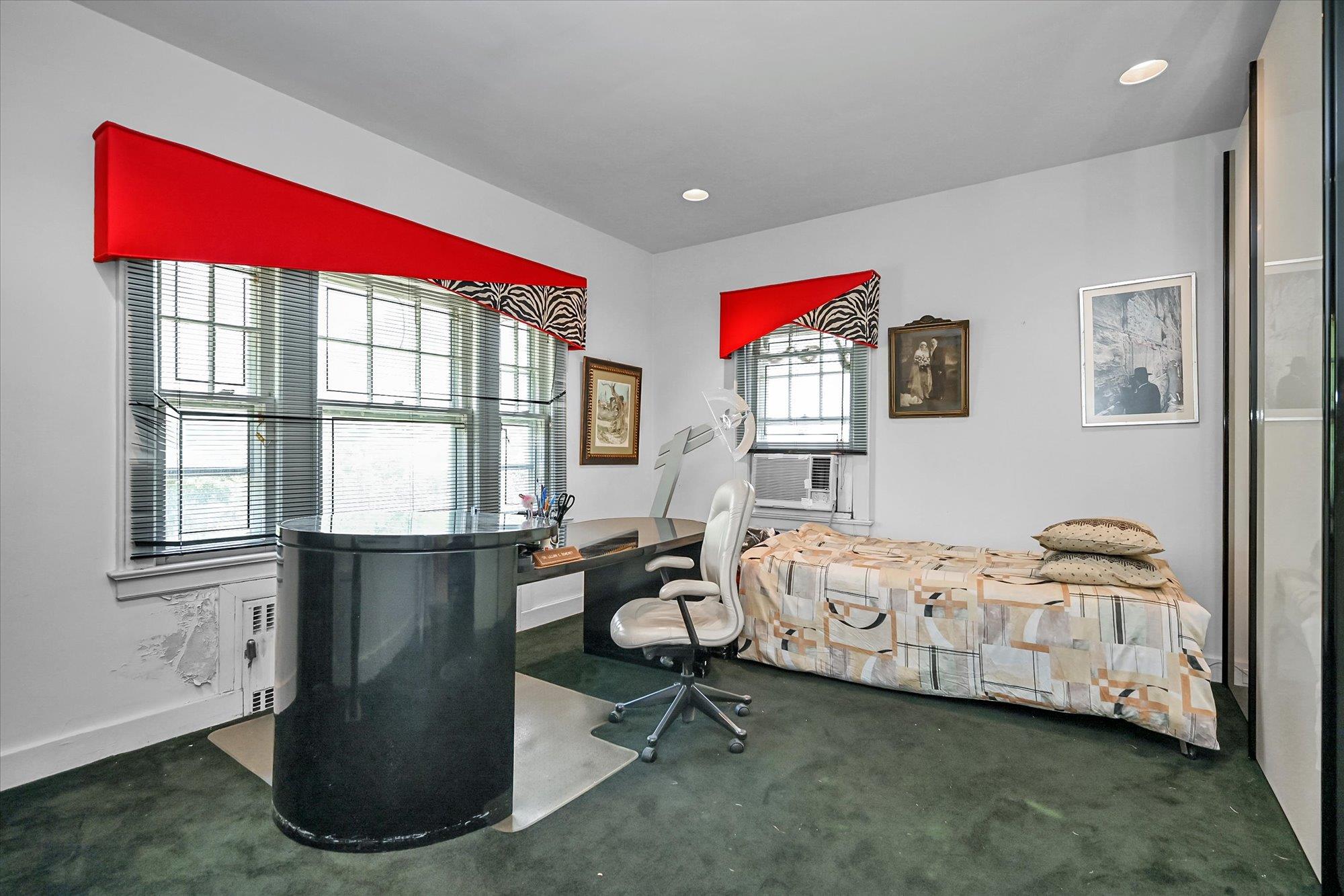 115 Central Avenue, Lawrence, NY 11559