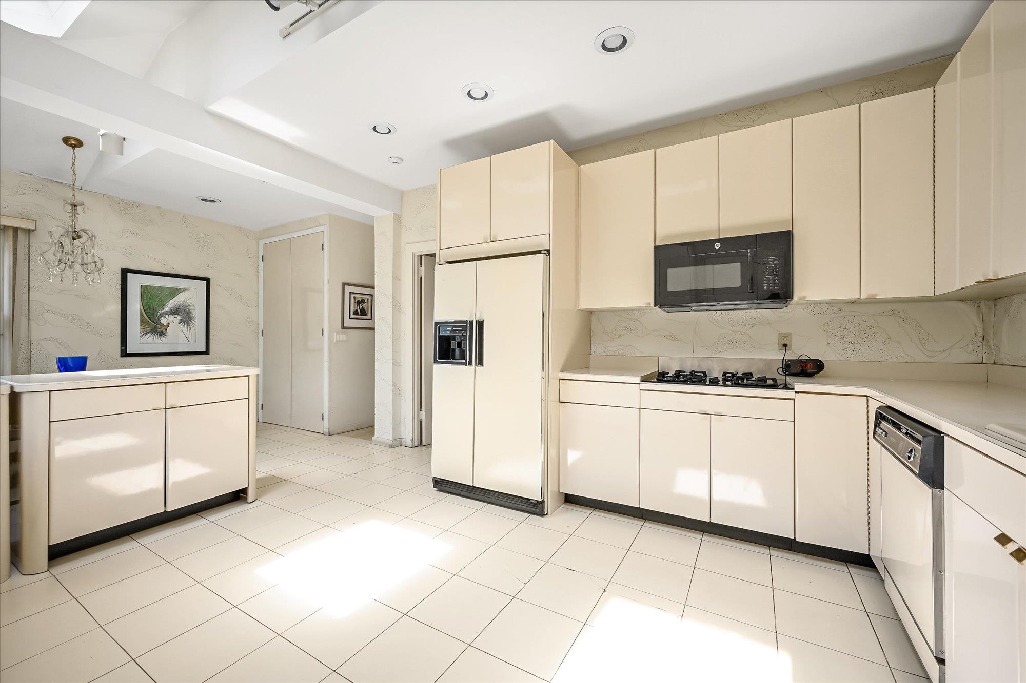 115 Central Avenue, Lawrence, NY 11559