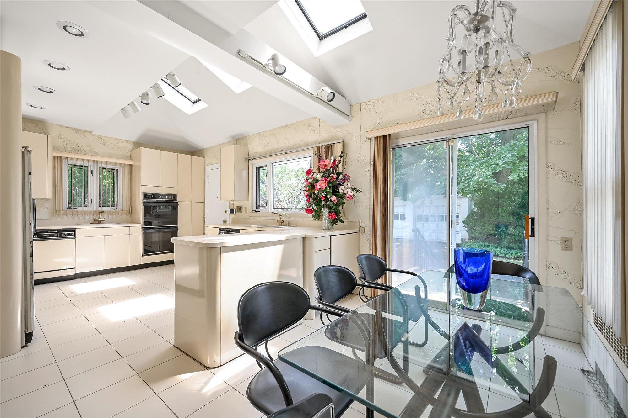 115 Central Avenue, Lawrence, NY 11559