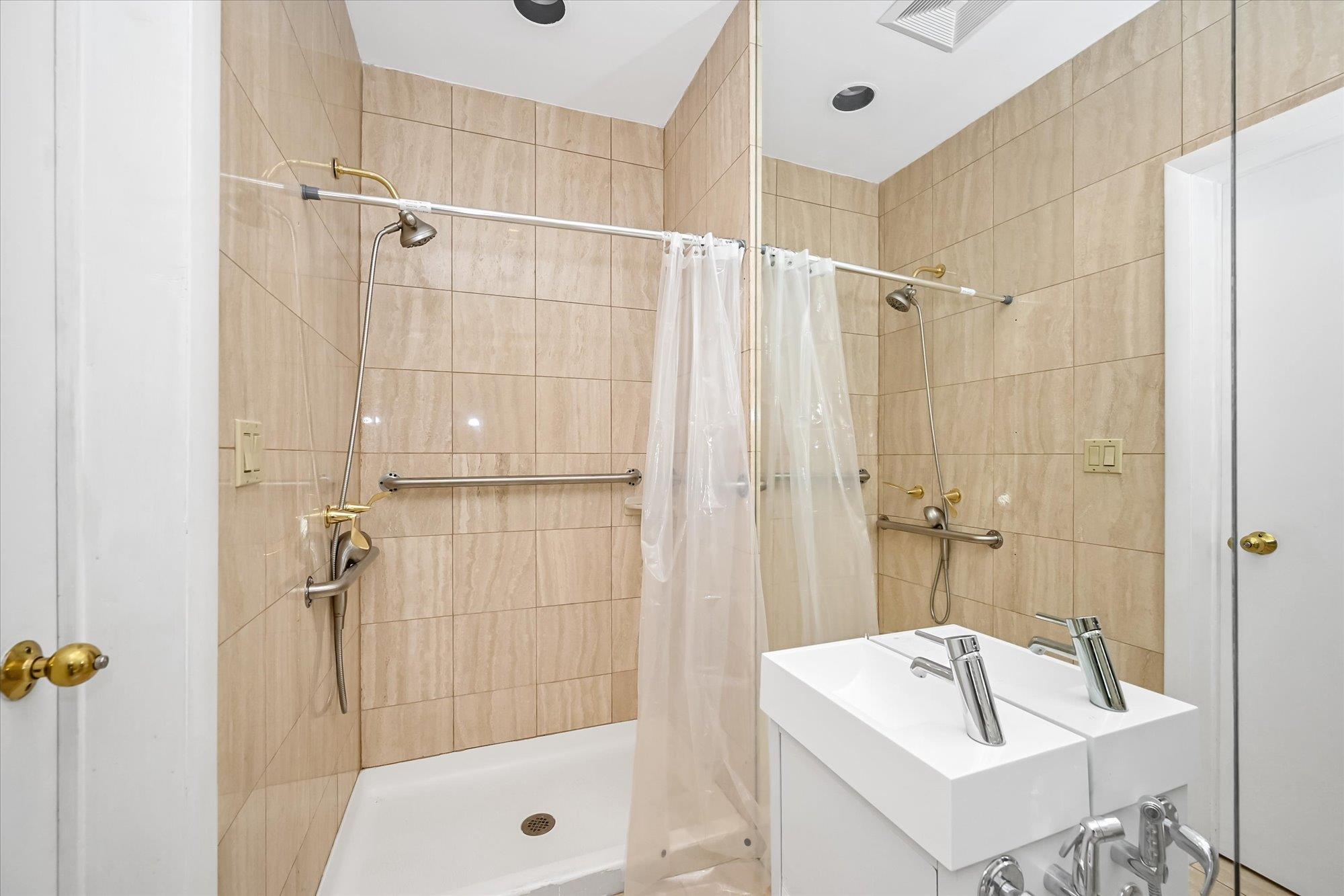 115 Central Avenue, Lawrence, NY 11559