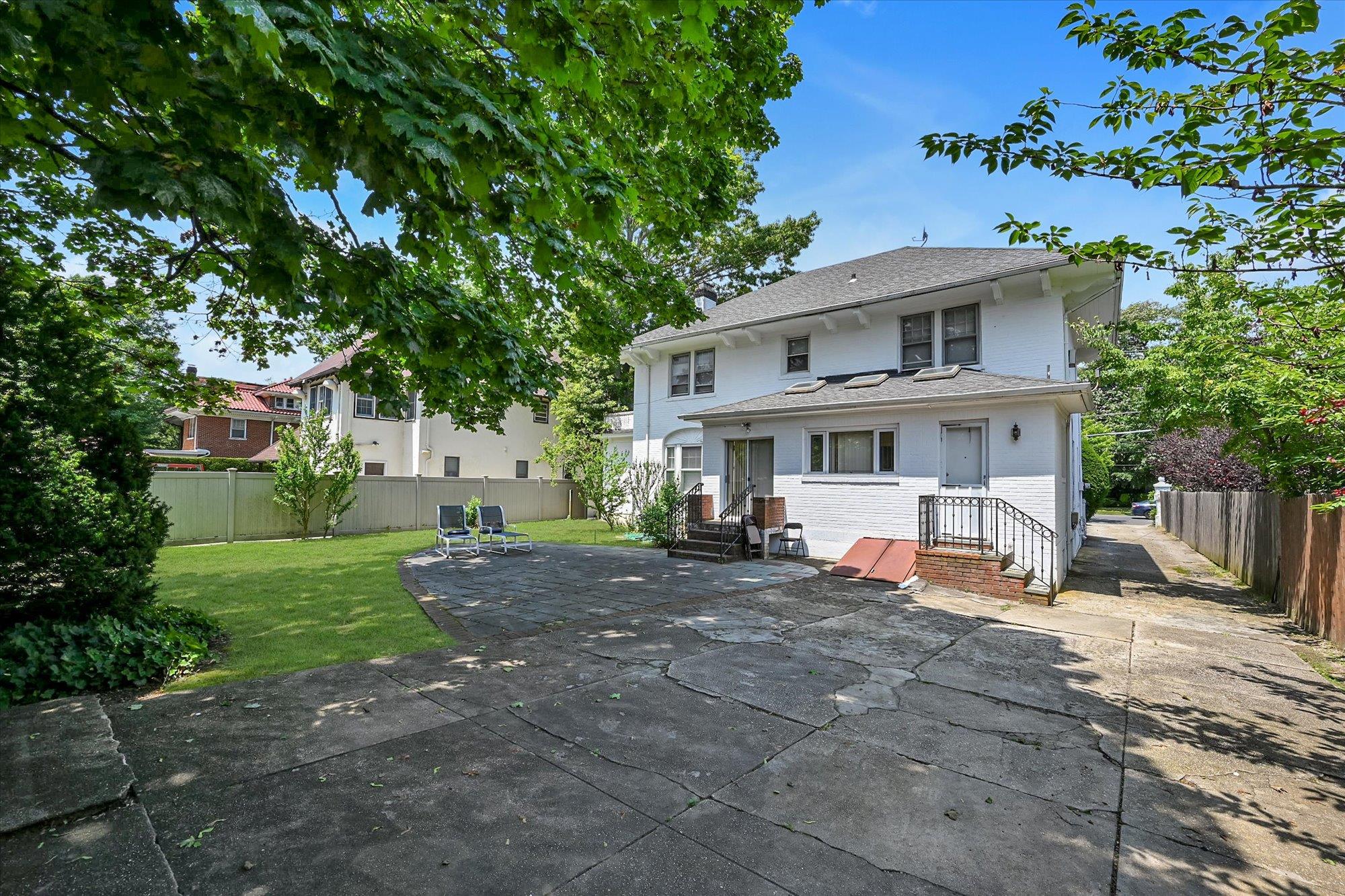 115 Central Avenue, Lawrence, NY 11559