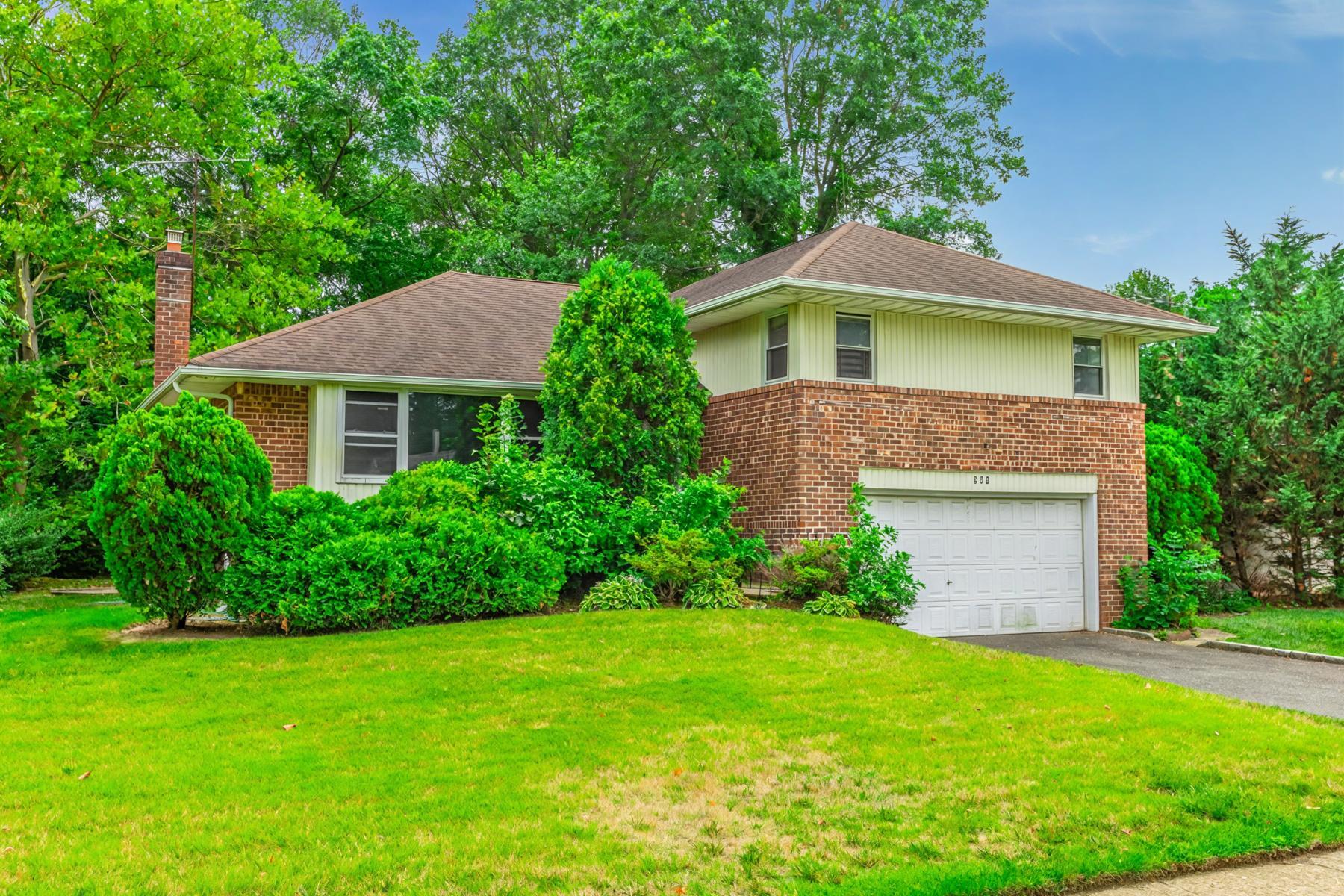 508 Alicia Drive, Westbury, NY 11590