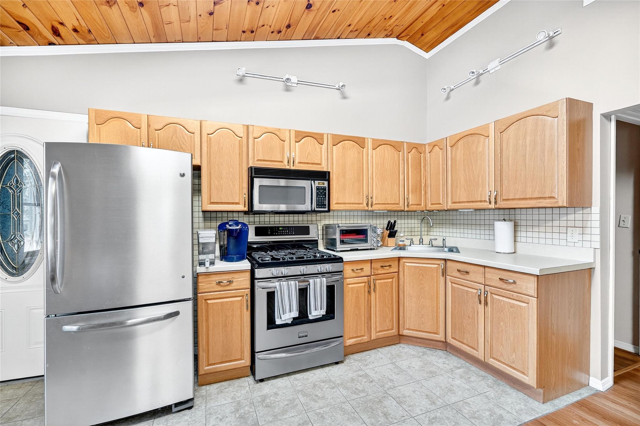 28 Terrace Avenue, Nanuet, NY 10954